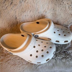 Crocs Classic Clogs White Unisex Size J6 Women’s 8 / Men’s 6